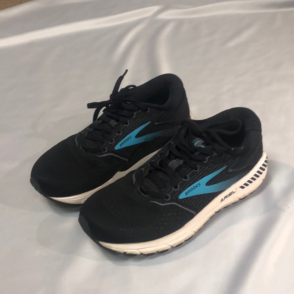 Womens Brooks Ariel